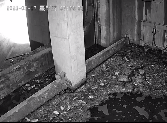 液動下開式堰門